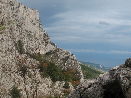 внизу - море