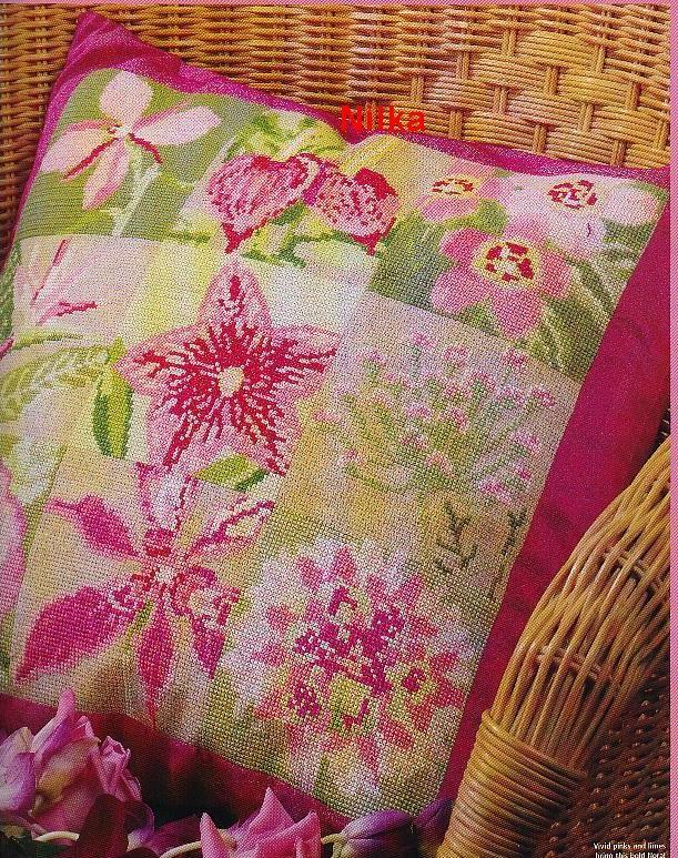 Подушка с орхидеями