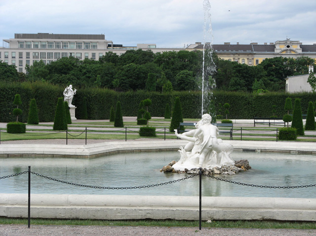 Фонтан в парке Бельведер