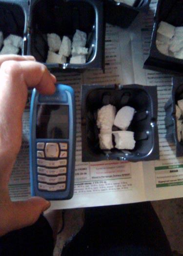 Соотношение размеров (горшка - дренажа) должно быть видно.