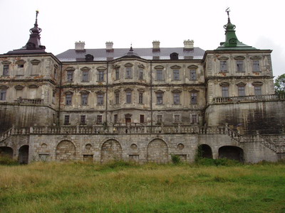 Замок в Пидгирцах. А здесь была туберкулезная больница