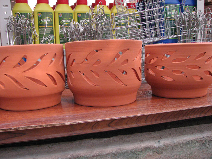 Вазон керамический для орхидей с отверстиями в стенках вазона.jpg