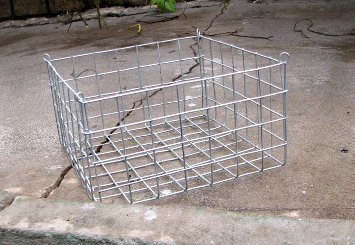 Корзина (ячейка 2,5х2,5 см) 7х7х4 (18х18х10 см) с подвесом.jpg