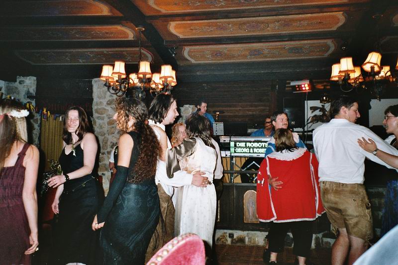 Танцы-манцы,немцы танцуют...